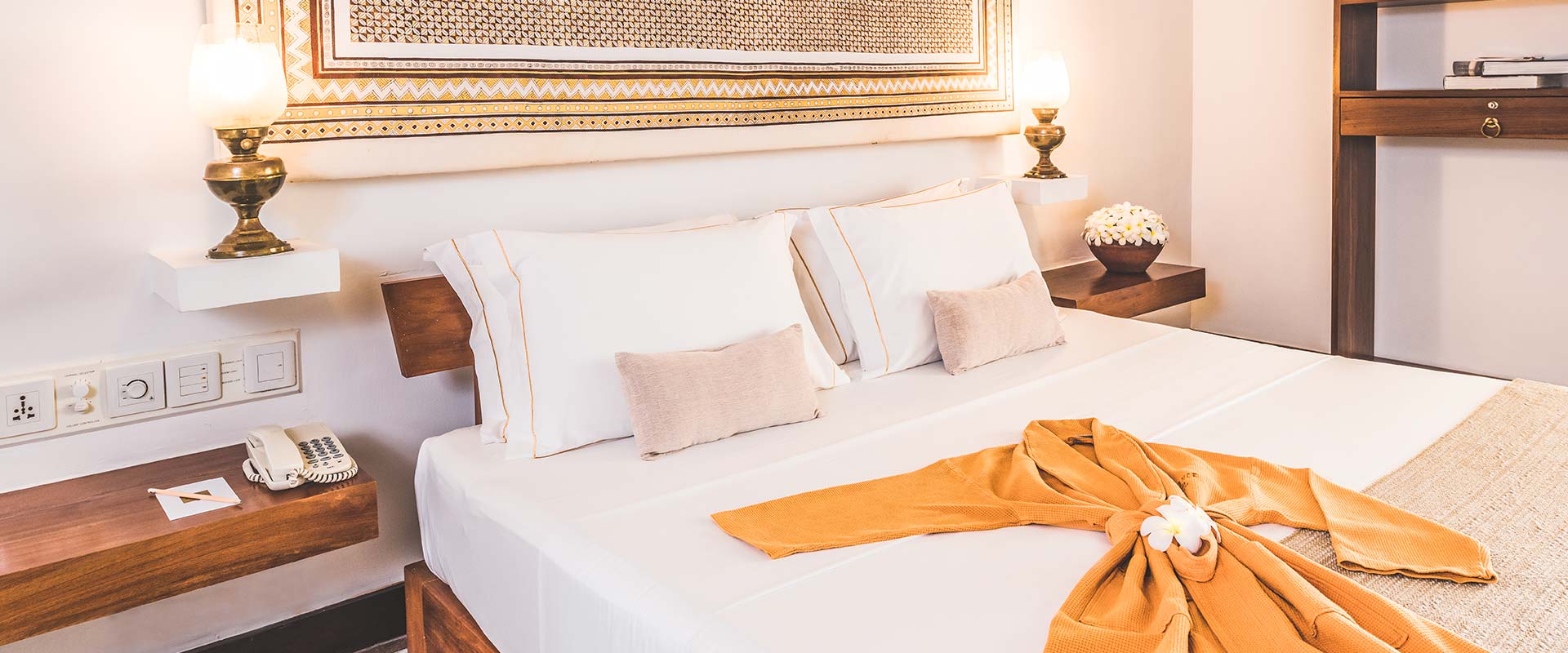 Luxury Bed at Heritance Ayurveda accommodation