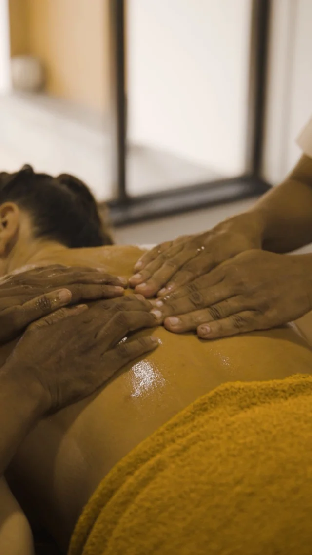 More than relaxation, an Ayurvedic massage supports circulation, reduces tension, and encourages the flow of energy. With herbal oils and practiced hands, each treatment nurtures both body and mind.

#AyuvedicOilMassage #OilMassage #AyurvedaEveryDay #AyurvedaLife #AyurvedicMedicine #AyurvedicLifestyle #AyurvedaTreatment #AyurvedicTreatment #AyurvedaHotel #AyuvedaHotelsinSriLanka #AyurvedaSriLanka