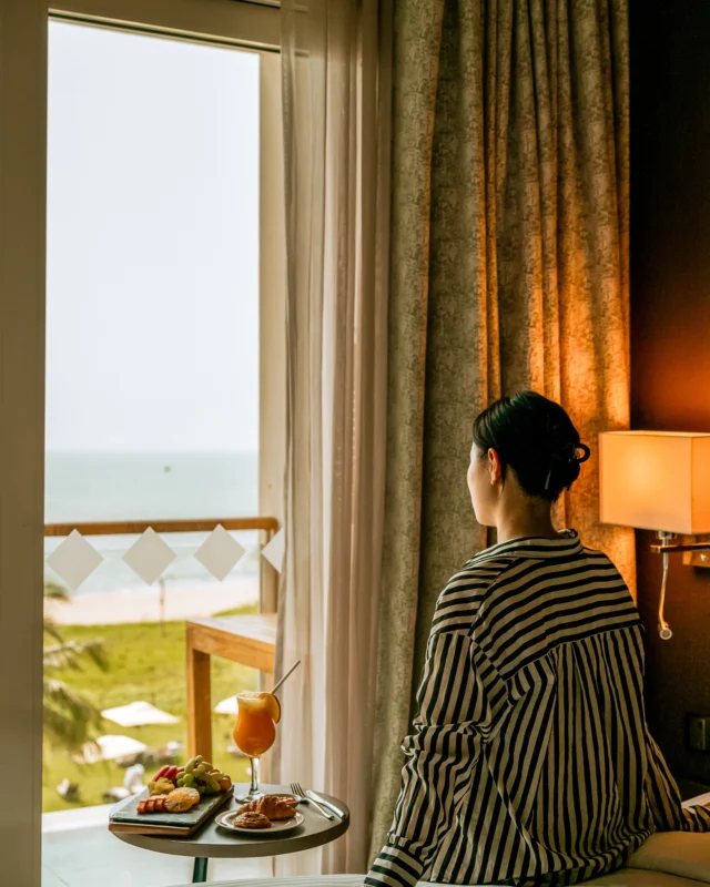 Begin your day with a quiet breakfast and an uninterrupted view of the Indian Ocean. Fresh fruit, warm pastries and the sound of the sea, this is how mornings were meant to be.

#InRoomDining #BreakfastWithAView #SentidoHeritanceNegombo #SriLankaTrip #HeritanceHotelsandResorts #NegomboViews